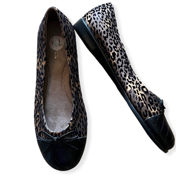 AEROSOLES Shoes - Aerosols Leopard Print Flats Size 7.5
